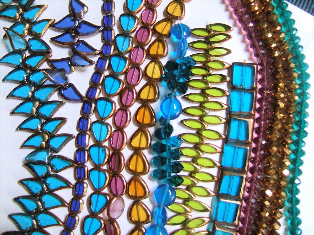 Glass Gold Border Glass Beads Partitions