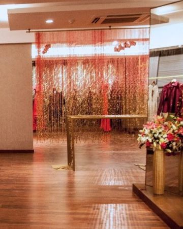 Boutique Interior Design Contemporary Decorative Divider With Shimmering Finish